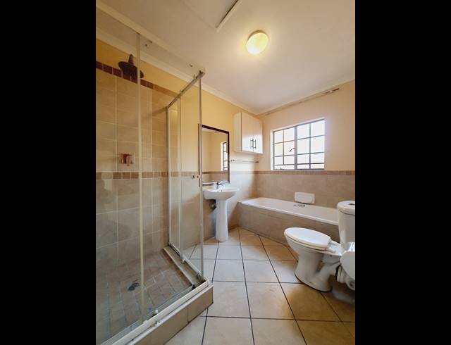 3 BEDROOM SIMPLEX TO LET IN NOORDWYK